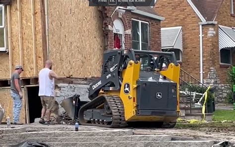 st louis car crashes into house|missouri car accident death today.